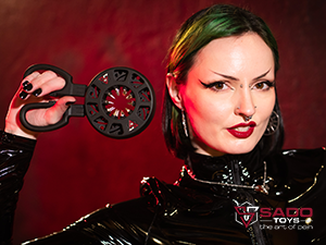 Ring Vice - Mistress Ilina Poisoned 08